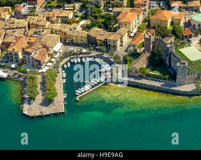 Luftaufnahme, Hafen von Torri del Benaco, Gardasee, Lago di Garda, Torri del Benaco, Nord-Italien, Veneto, Italien, IT Europe Stockfoto