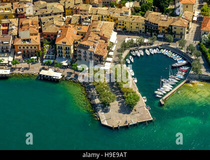 Luftaufnahme, Hafen von Torri del Benaco, Gardasee, Lago di Garda, Torri del Benaco, Nord-Italien, Veneto, Italien, IT Europe Stockfoto