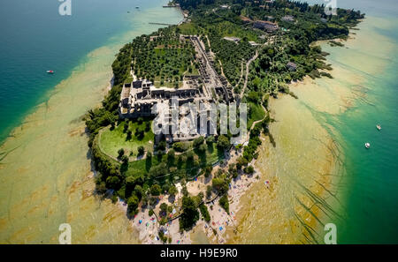 Luftaufnahme, Bereich Archeologica Delle Grotte di Catullo, Grotte des Catull, türkis Wasser, Halbinsel Sirmione eingefärbt Stockfoto