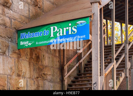 Eine Willkommen in Paris unterzeichnen in Paris, Brant County, Ontario, Kanada. Stockfoto