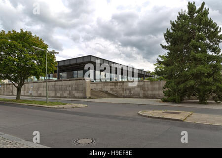 BERLIN, Deutschland - Juli 2015: Neue Nationalgalerie, auch bekannt als neue Nationalgalerie in Berlin. Außenansicht des Museums, entworfen von Architekt Lu Stockfoto