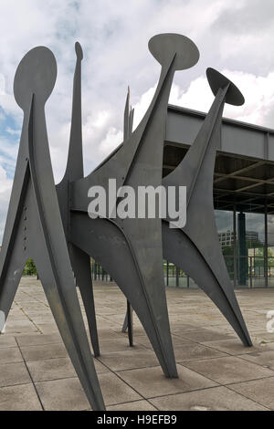 BERLIN, Deutschland - Juli 2015: Neue Nationalgalerie, auch bekannt als neue Nationalgalerie in Berlin. Außenansicht des Museums, entworfen von Architekt Lu Stockfoto