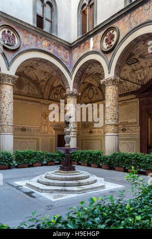 Innenhof im Palazzo Vecchio (Alter Palast) ist das Rathaus der Stadt Florenz, Italien. Stockfoto