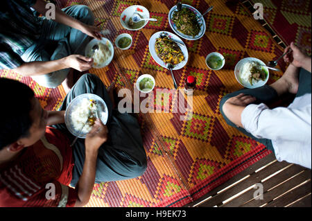 Das Mittagessen auf Koh Trong, einer Insel im Mekong in Kambodscha. Stockfoto