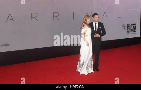 10. Oktober 2016 - Amy Adams und Jeremy Renner "Ankunft" Premiere - 60. Annual BFI London Film Festival im Odeon, Leicester Square in Londo besucht Stockfoto