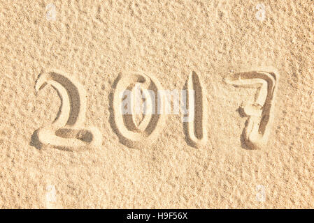 Geschrieben in den Sand des Strandes 2017 hautnah Stockfoto