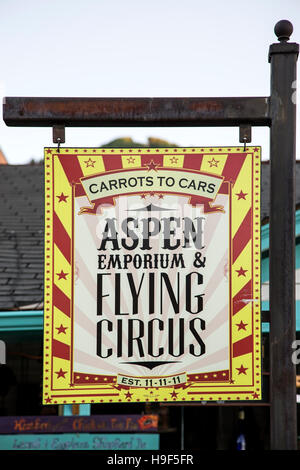 Zeichen, Aspen Emporium und Flying Circus, Aspen, Colorado USA Stockfoto