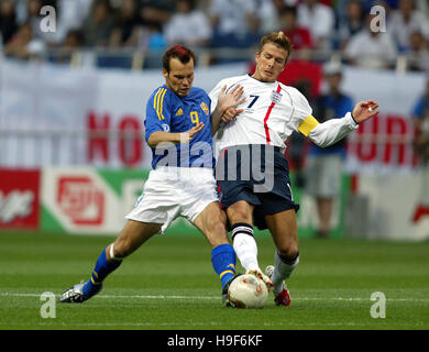 F LJUNGBERG & DAVID BECKHAM ENGLAND V Schweden 2002 WORLD CUP FINALS SAITAMA SAITAMA JAPAN 02 Juni 2002 Stockfoto