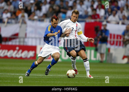 F LJUNGBERG & DAVID BECKHAM ENGLAND V Schweden 2002 WORLD CUP FINALS SAITAMA SAITAMA JAPAN 02 Juni 2002 Stockfoto