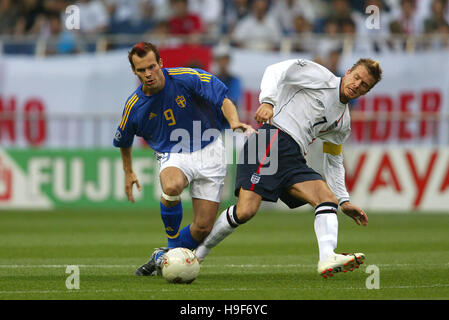 DAVID BECKHAM & LJUNGBERG ENGLAND V Schweden 2002 SAITANA SAITANA JAPAN 02 Juni 2002 Stockfoto