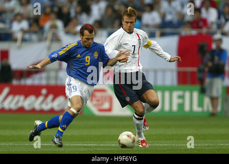 DAVID BECKHAM & LJUNGBERG ENGLAND V Schweden 2002 SAITANA SAITANA JAPAN 02 Juni 2002 Stockfoto