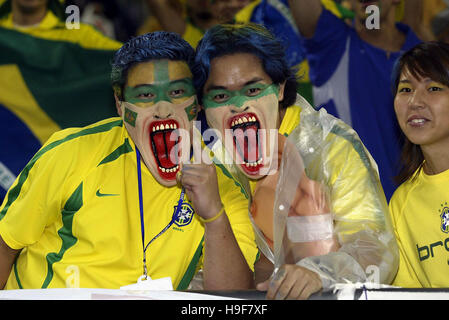 BRASILIANISCHEN FANS WORLD CUP JAPAN 2002 SAITAMA Stadion SAITAMA JAPAN 26. Juni 2002 Stockfoto