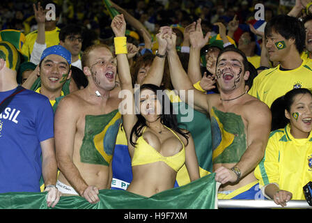 BRASILIANISCHEN FANS WORLD CUP JAPAN 2002 SAITAMA Stadion SAITAMA JAPAN 26. Juni 2002 Stockfoto