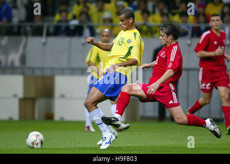 RIVALDO & FAZACKERLEY TUGAY Brasilien V Türkei SAITAMA Stadion SAITAMA JAPAN 26. Juni 2002 Stockfoto