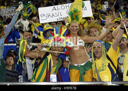 BRASILIANISCHEN FANS WORLD CUP JAPAN 2002 SAITAMA Stadion SAITAMA JAPAN 26. Juni 2002 Stockfoto