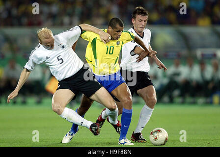 RAMELOW RIVALDO & SCHNEIDER Deutschland V Brasilien internationales Stadion YOKOHAMA JAPAN 30. Juni 2002 Stockfoto