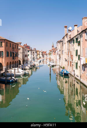 Charakteristischen Kanal in Chioggia, Lagune von Venedig, Italien. Stockfoto