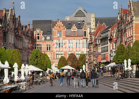 Der Oude Markt (Alter Marktplatz) in Leuven, Belgien. Stockfoto