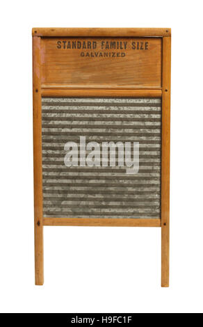 Vintage Holz und Metall Waschbrett auf weißem Hintergrund. Stockfoto