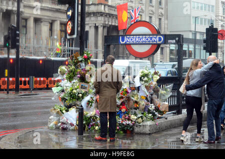 Knightsbridge, London, UK, 23.11.2016 Hommagen an Radfahrer italienischen Prinzen Filippo Corsini von LKW getötet. Stockfoto