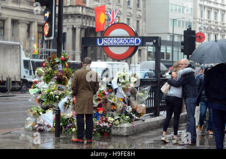 Knightsbridge, London, UK, 23.11.2016 Hommagen an Radfahrer italienischen Prinzen Filippo Corsini von LKW getötet. Stockfoto