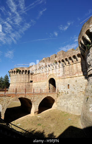 Porta Nova oder Porta Volterrana, Walls, Colle di Val d'Elsa, Toskana, Italien Stockfoto