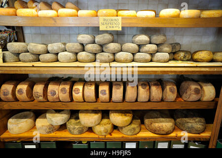 Italien, Toskana, Pienza, Käserei, Pecorino Stockfoto