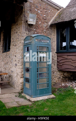 Stillgelegten grüne BT-Telefonzelle in Branscombe in East Devon West Country UK Stockfoto