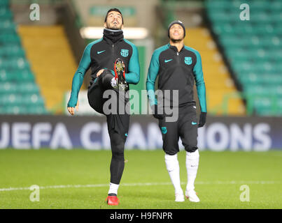 Barcelonas Neymar und Luis Suarez während einer Trainingseinheit vor der Gruppenphase der UEFA Champions League match bei Celtic Park, Glasgow. Stockfoto