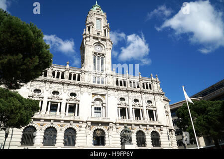 Majestätisch, alte Rathaus von Porto auf Avenida Dos Aliados, Porto, Portugal Stockfoto