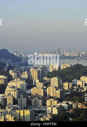 Brasilien, Stadt von Rio De Janeiro, Santa Marta, erhöhten Blick über Humaita und Lagoa in Richtung der Lagune Rodrigo de Freitas. Stockfoto