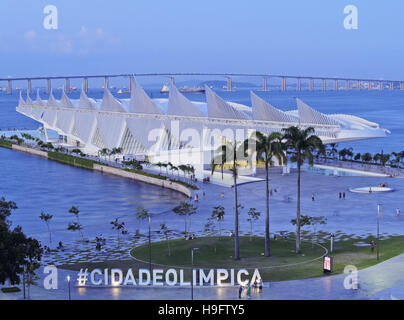 Brasilien Stadt Rio De Janeiro Praca Maua Museum von morgen (Museu Do Erholungs-) von Santiago Calatrava gesehen vom Dach des Stockfoto