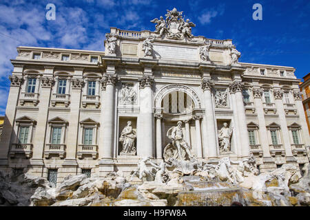 Trevi-Brunnen in Rom, Italien. Der größte barocke Brunnen in der Stadt und einer der berühmtesten Brunnen der Welt Stockfoto