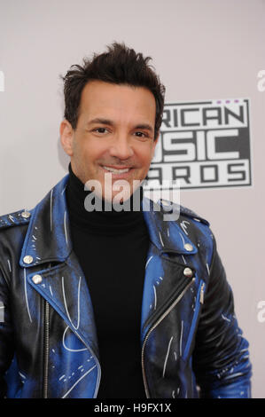 George Kotsiopoulos kommt bei den 2016 American Music Awards am Microsoft-Theater im 20. November 2016 in Los Angeles, Kalifornien. Stockfoto