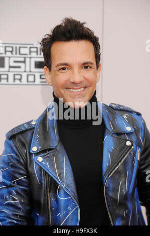 George Kotsiopoulos kommt bei den 2016 American Music Awards am Microsoft-Theater im 20. November 2016 in Los Angeles, Kalifornien. Stockfoto