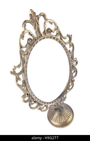 Vintage-Rahmen in der Perspektive. Vintage Oval Metallrahmen isoliert auf weißem Hintergrund. Stockfoto