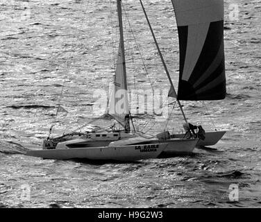 AJAX-NEWS-FOTOS. 1982. ST. MALO, FRANKREICH. -ROUTE DU RHUM RACE - LA BAULE AM START. FOTO: JONATHAN EASTLAND/AJAX REF: 821007 21 Stockfoto