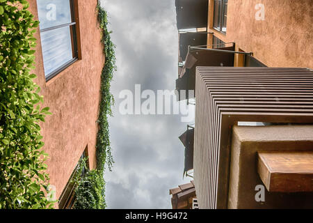 HDR-Bild der bunten Gebäude (Wohnungen) in thailand Stockfoto