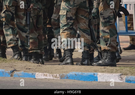 Armee-Männer sind Fuß Stockfoto