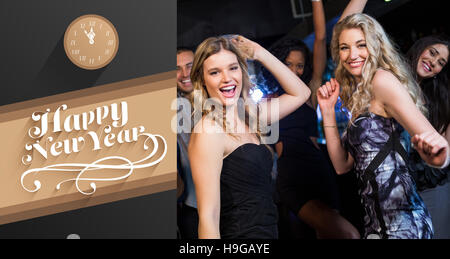 Zusammengesetztes Bild der happy Friends tanzen zusammen Stockfoto