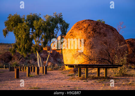 Des Teufels Murmeln im australischen Outback Stockfoto