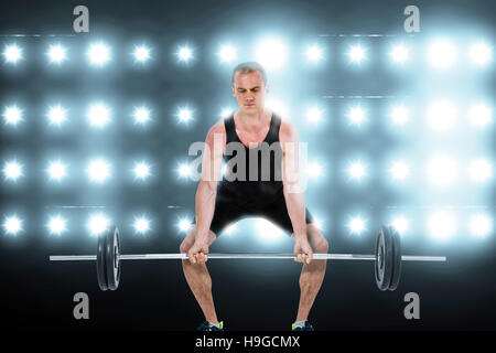 Zusammengesetztes Bild eines Bodybuilders schwere Langhantel Gewichte heben Stockfoto