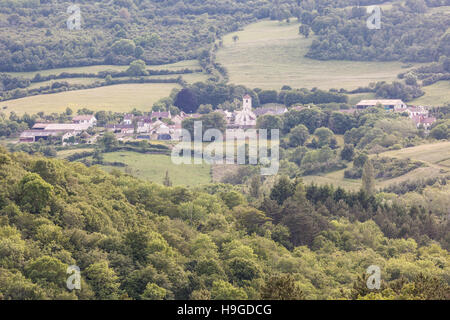 Auf der Suche über die Burgunder Landschaft um das Dorf Mavilly Mandelot. Stockfoto