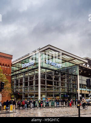 Bahnhof St. Pancras International. Moderne Glas-Erweiterung für den ursprünglichen Aufbau, London, UK. Stockfoto