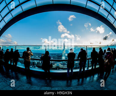 Die Sky Garden am oberen Rand das Walkie Talkie Gebäude (20 Fenchurch Street), London, UK. Stockfoto