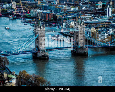 Tower Bridge über die Themse, London, UK. Stockfoto