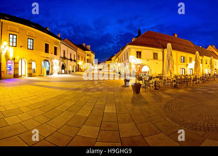 Stadt von Varazdin zentralen quadratischen Abend Panorama, barocke Stadt im Norden Kroatiens Stockfoto