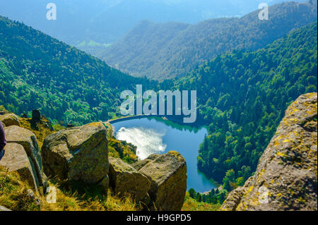 Panorama der Landschaft des Ballons des Vosges Nature Park mit See Schiessrothried vom Hohneck, Elsass, Frankreich Stockfoto