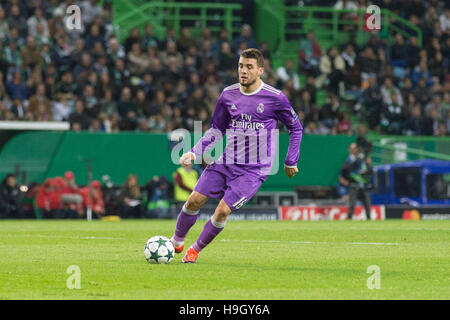 Lissabon, Portugal. 22. November 2016. Real Madrid ist Mittelfeldspieler aus Kroatien Mateo Kovacic (16) während des Spiels von der UEFA Champions League, Gruppe F, Sporting CP Vs Real Madrid CF Credit: Alexandre de Sousa/Alamy Live News Stockfoto