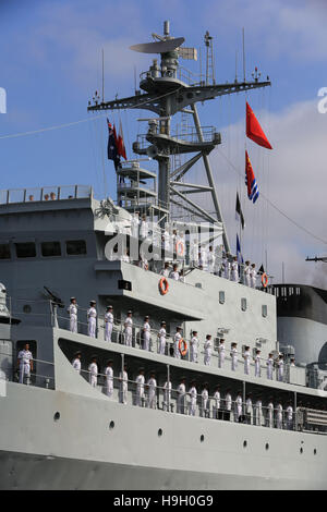 Sydney, Australien. 23. November 2016. Chinesische Marine-Schulschiff "Zheng He" dockt an der Garden Island naval Base in Sydney, Australien, 23. November 2016. Chinesische Marine Schulschiff "Zheng He" im Hafen von Sydney am Mittwoch für einen viertägigen Aufenthalt im Rahmen seiner neuesten 68-Tages-Schulung Austausch und Goodwill-Reise angekommen. Bildnachweis: Zhu Hongye/Xinhua/Alamy Live-Nachrichten Stockfoto